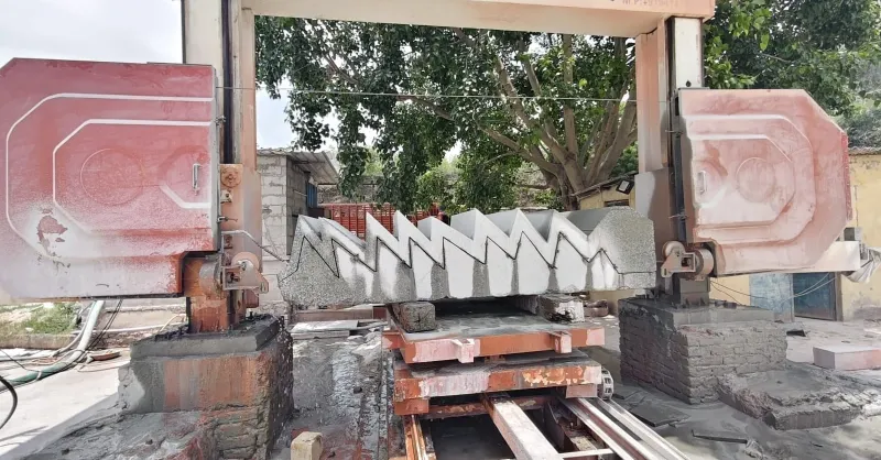 Stepped stone profile cut by CNC wire saw