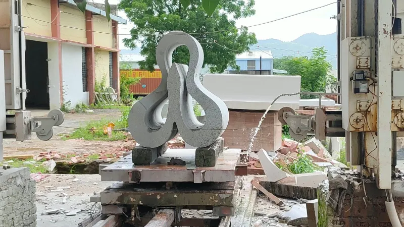 Curved stone slices cut on the CNC wire saw