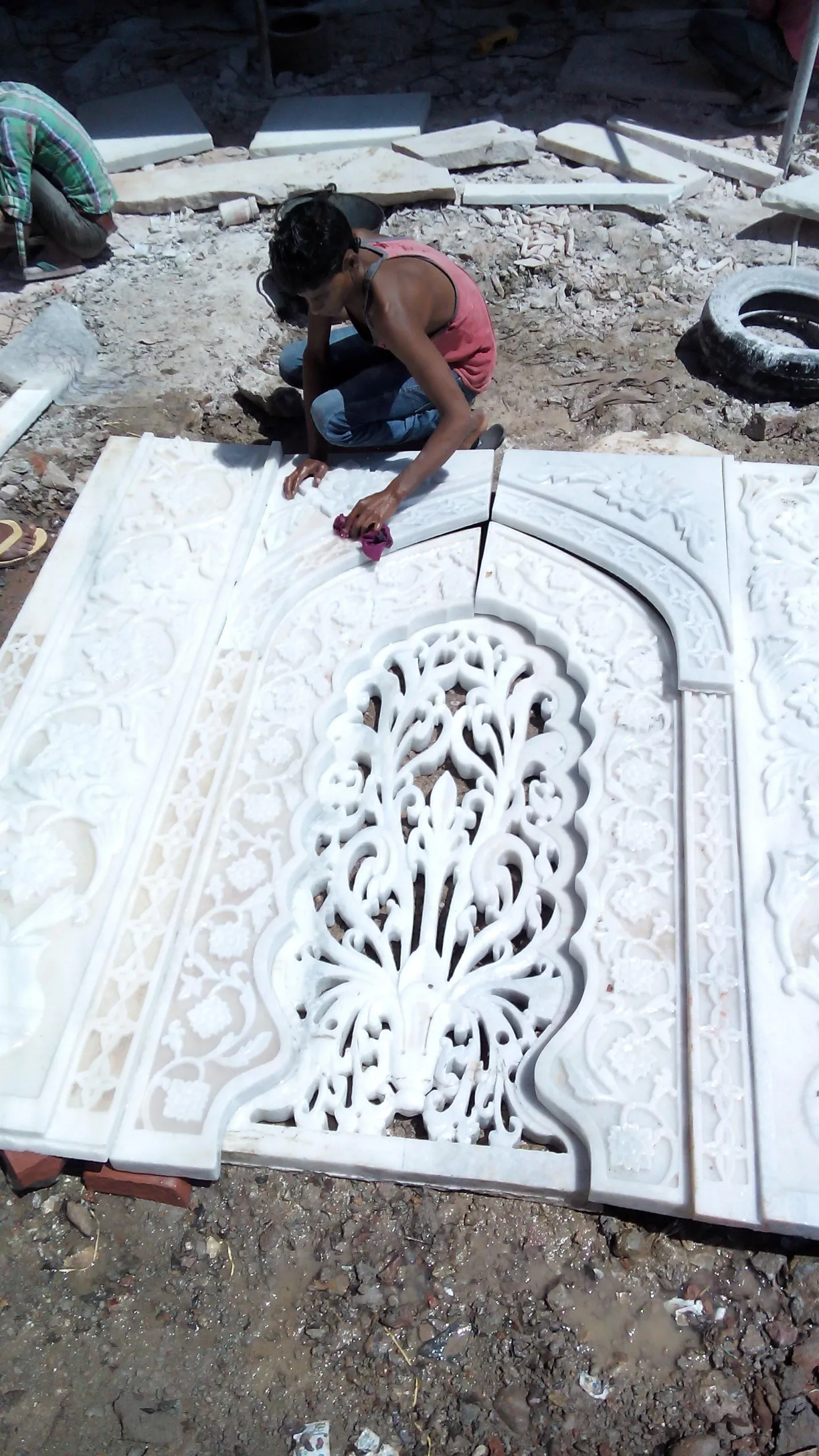 Marble jali being hand-carved