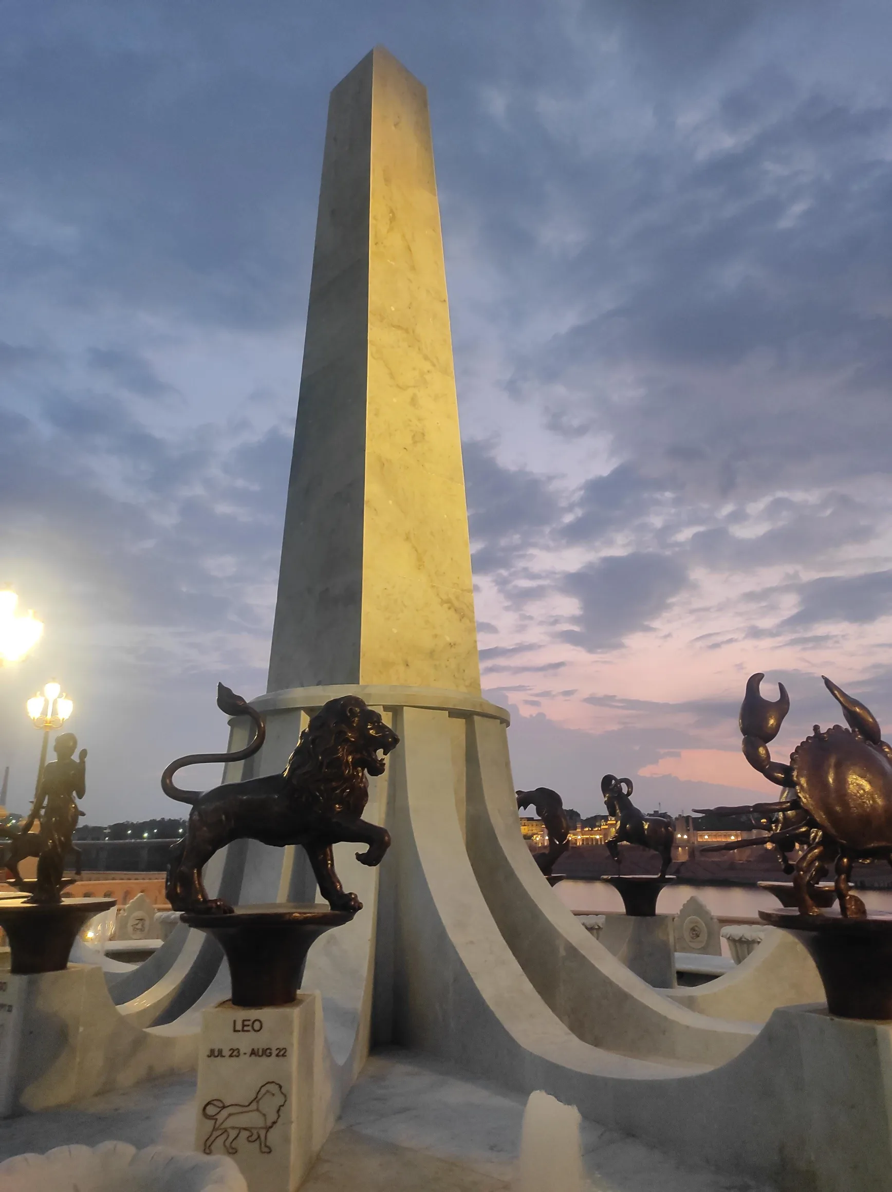 Obelisk monument with lion sculptures