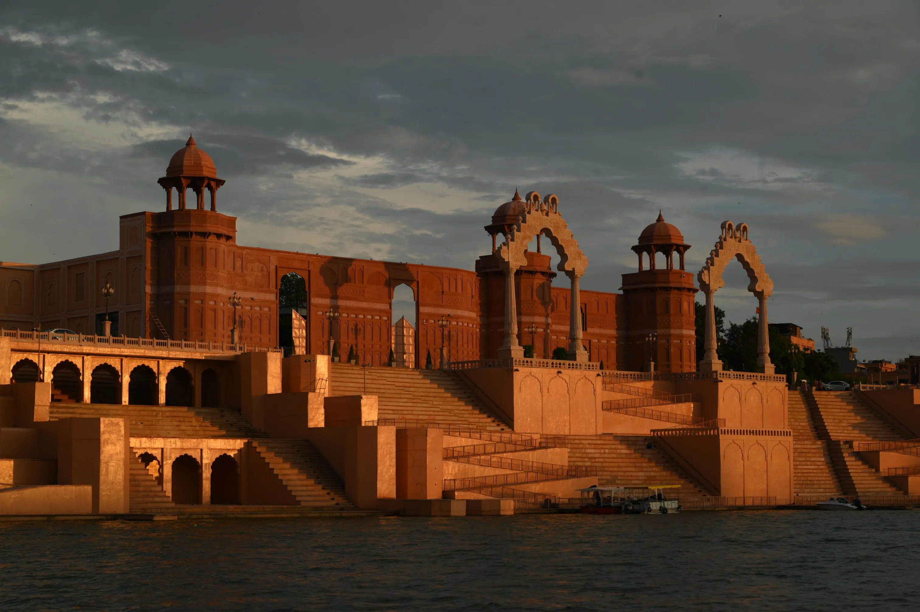 Grand Arch, Kota — view 2