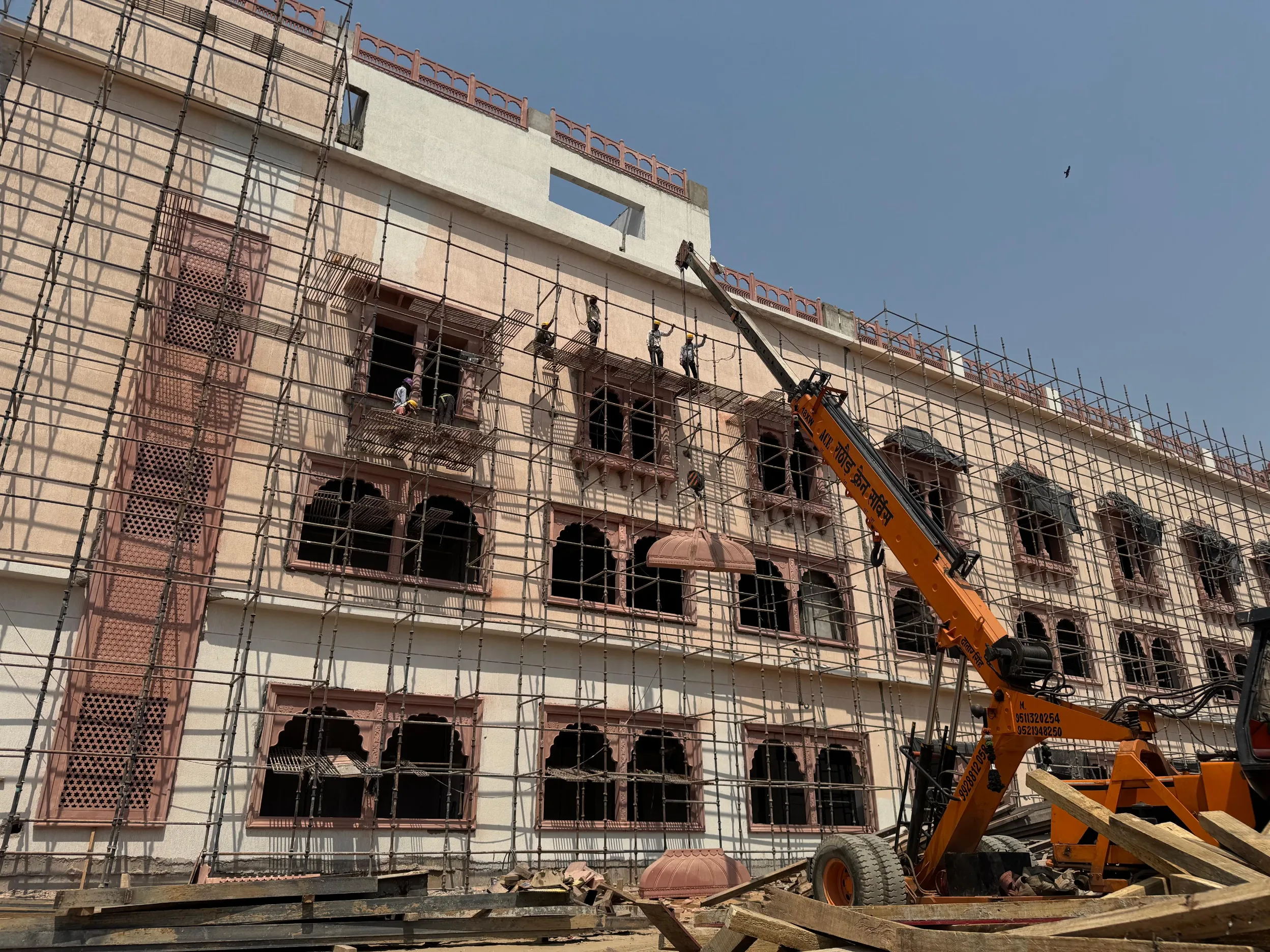 Arched sandstone windows being installed – Jaipur Junction Redevelopment, Jaipur