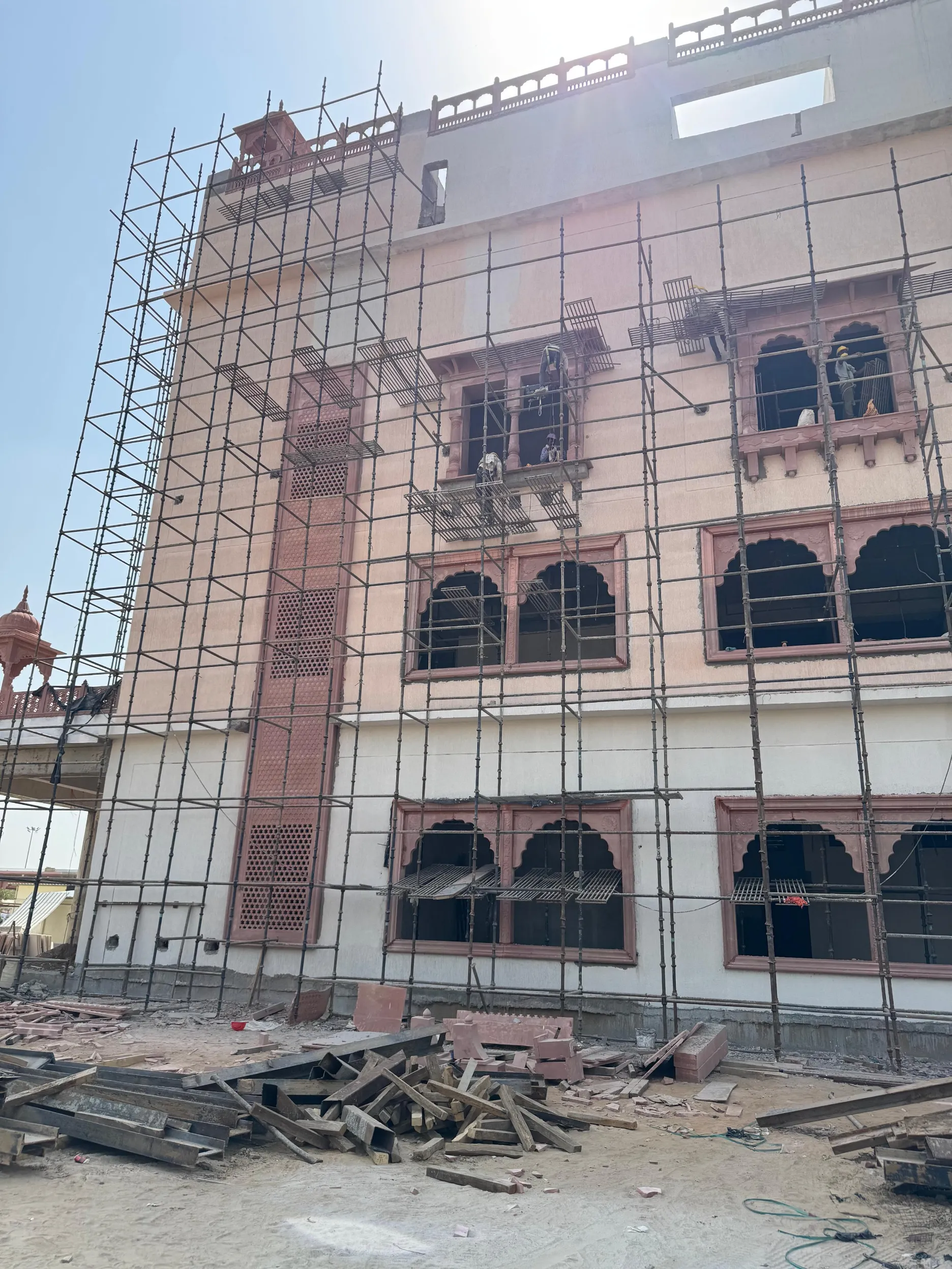 Sandstone window frames and panels being fixed – Jaipur Junction Redevelopment, Jaipur