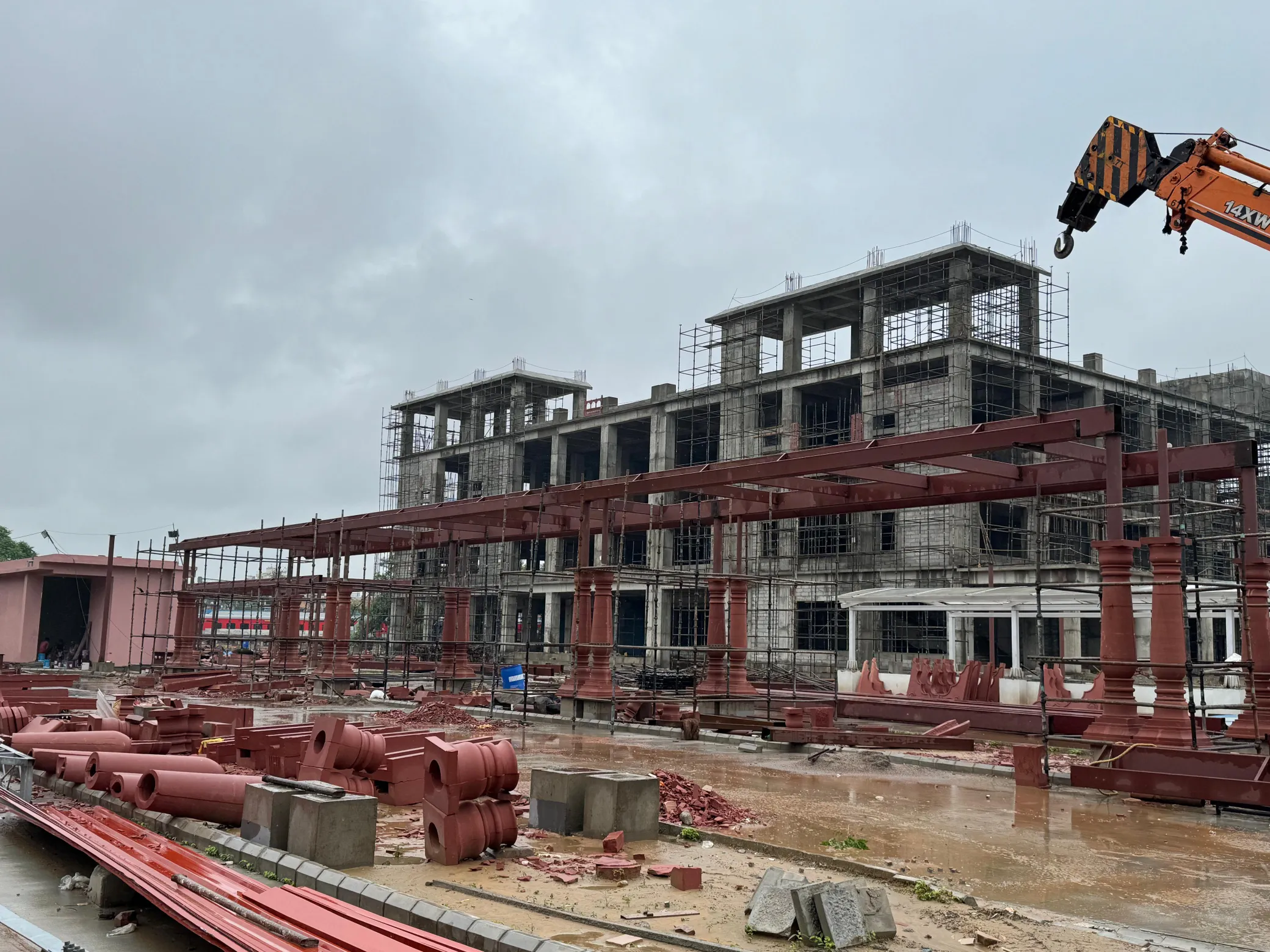 Sandstone canopy frames being built on site – Jaipur Junction Redevelopment, Jaipur