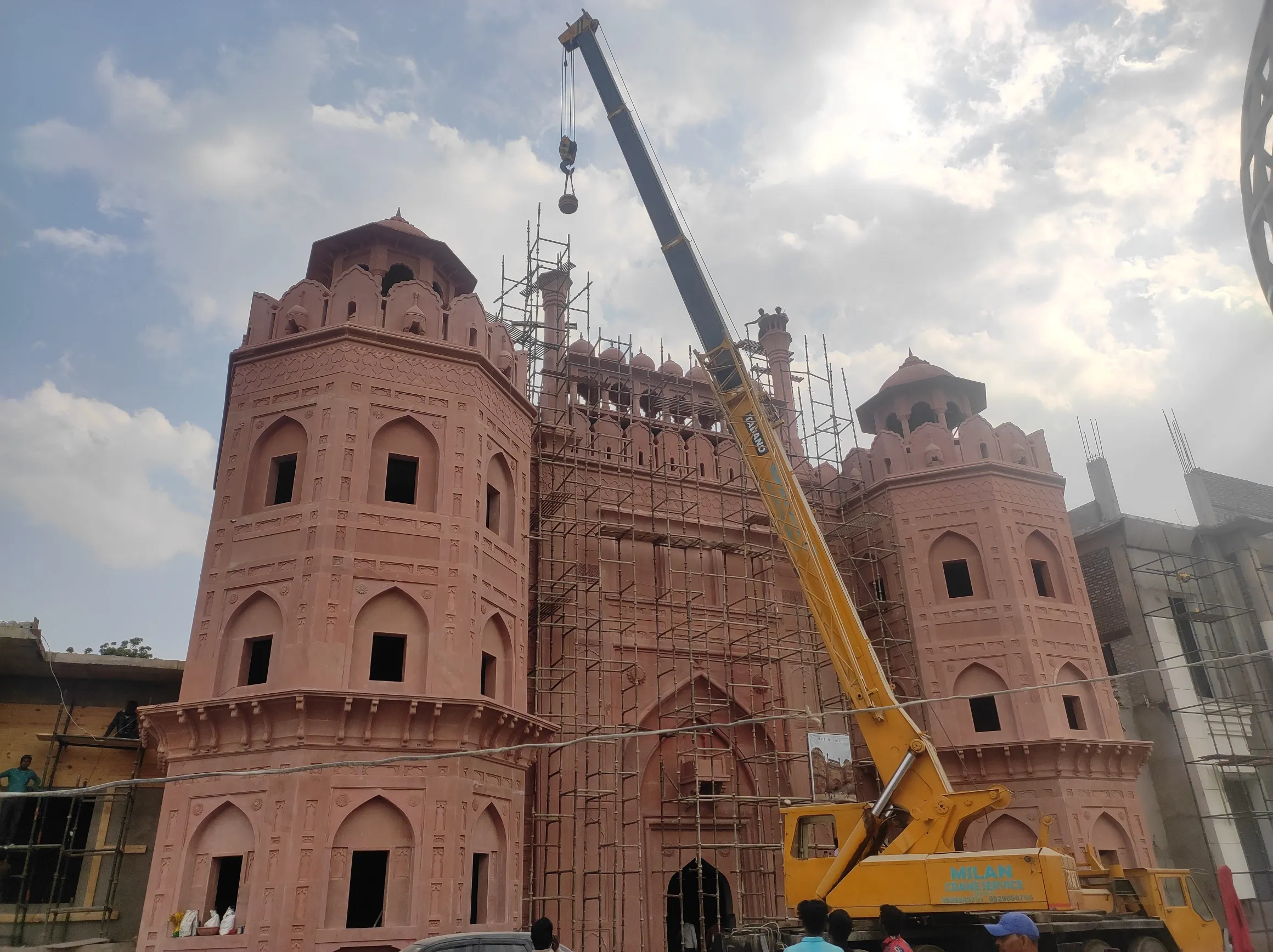 Crane installing parapet stones on the fort – Red Fort, Kota