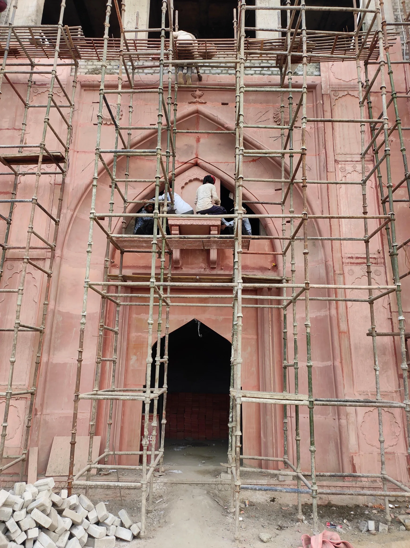 Fort gateway arch on scaffolding – Red Fort, Kota