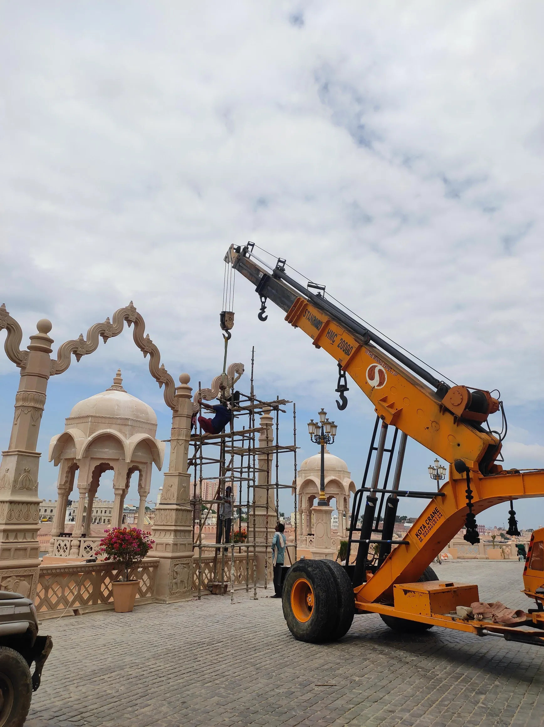 Crane installing arch stonework beside the chhatris – Kota Riverfront, Kota