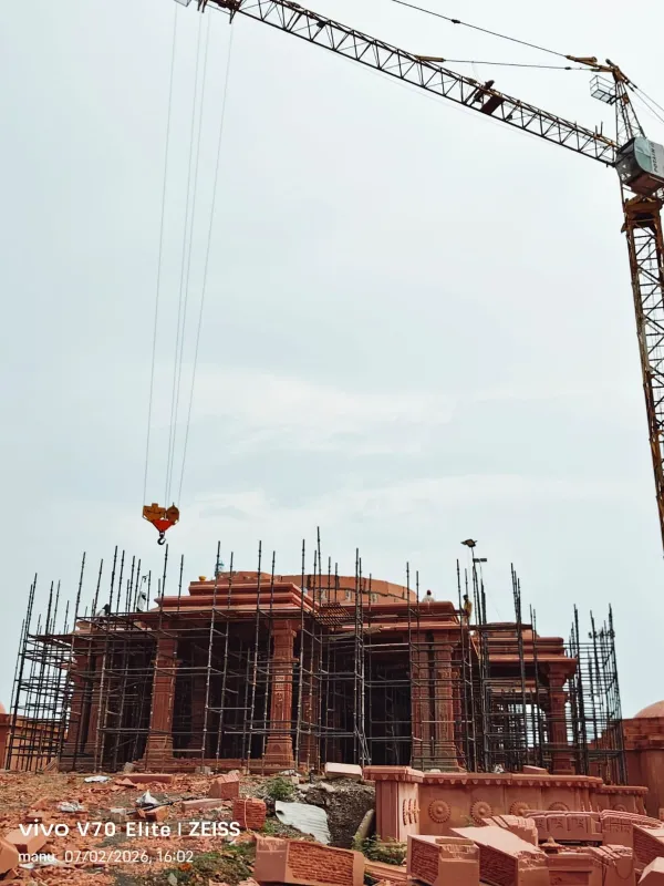 Crane lifting stone onto the temple structure – Sant Ravidas Temple, Sagar