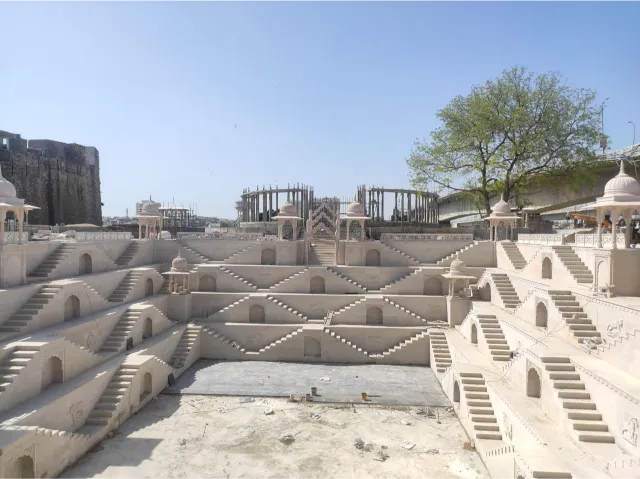 Stepwell — Nayapura, Kota during construction, photo 2